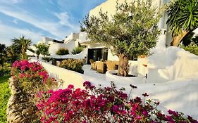 Superb Townhouse In Golden Mile